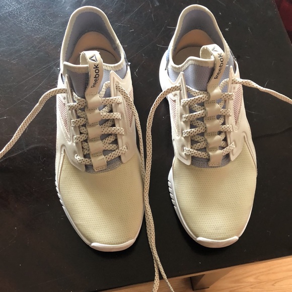 Reebok shoes 8.5 - Picture 2 of 5